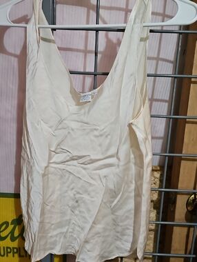 Silk Scoop Neck Sleeveless Tank in Cream